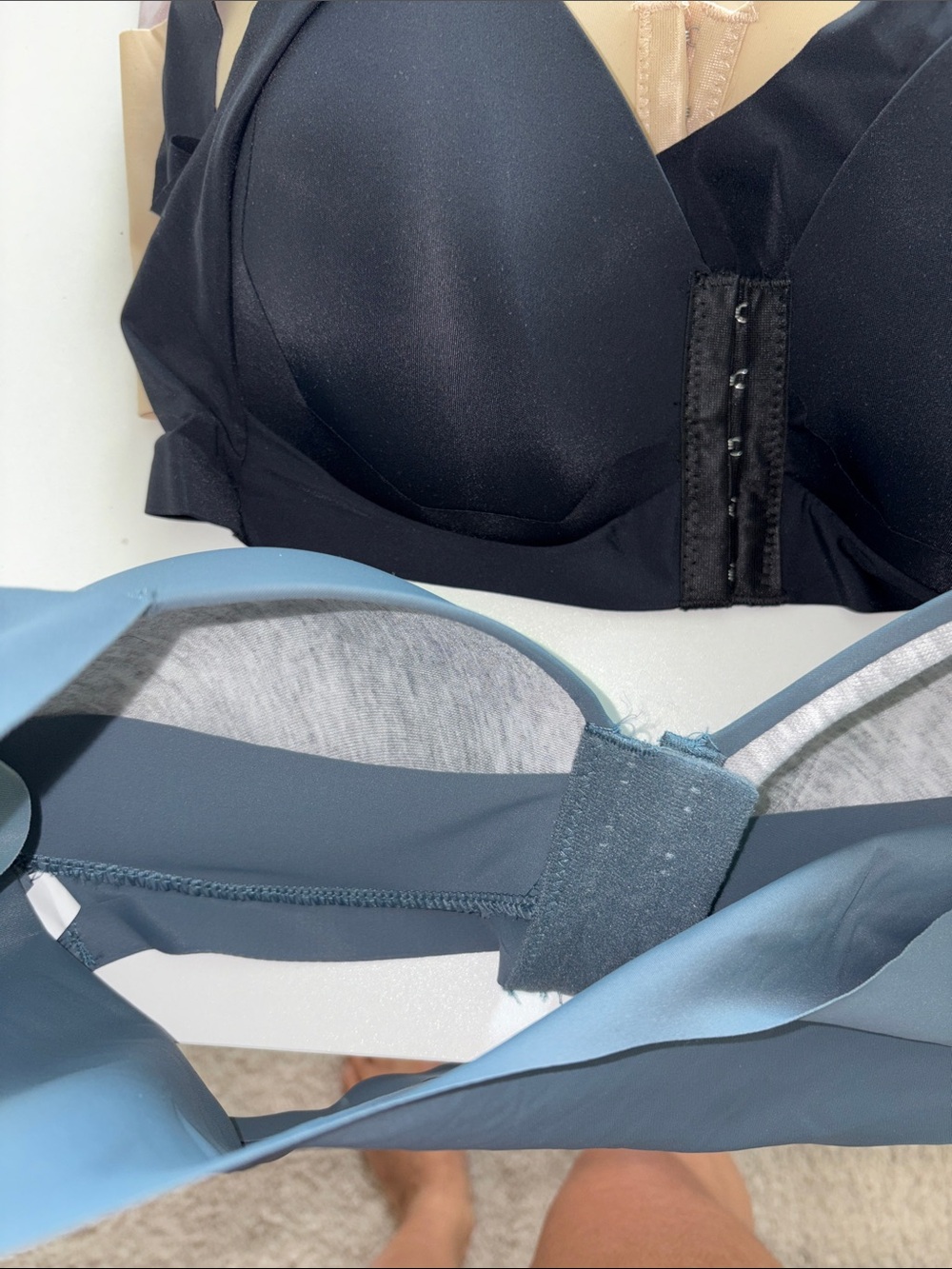 5 Seamless Front-Closure Comfort Bra - Blue, Black, Nude, Pink with padding - Picture 3 of 4
